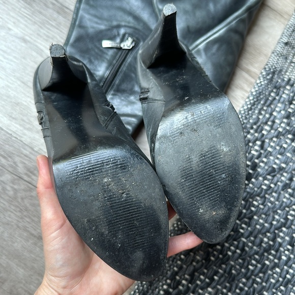 Thigh High Black Guess Boots - Picture 5 of 5